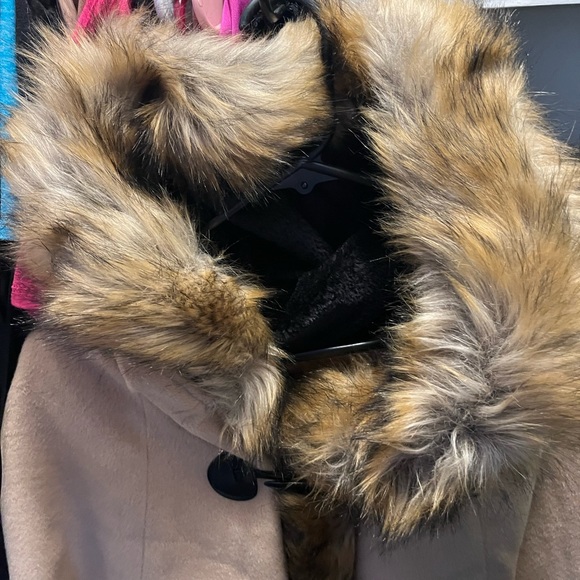 Coat 🧥 - Picture 4 of 5